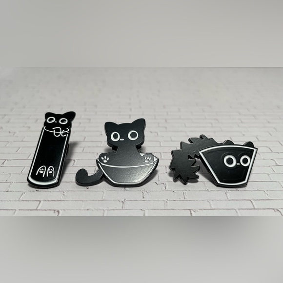 Set of 3 cute cat enamel pins - Picture 1 of 5